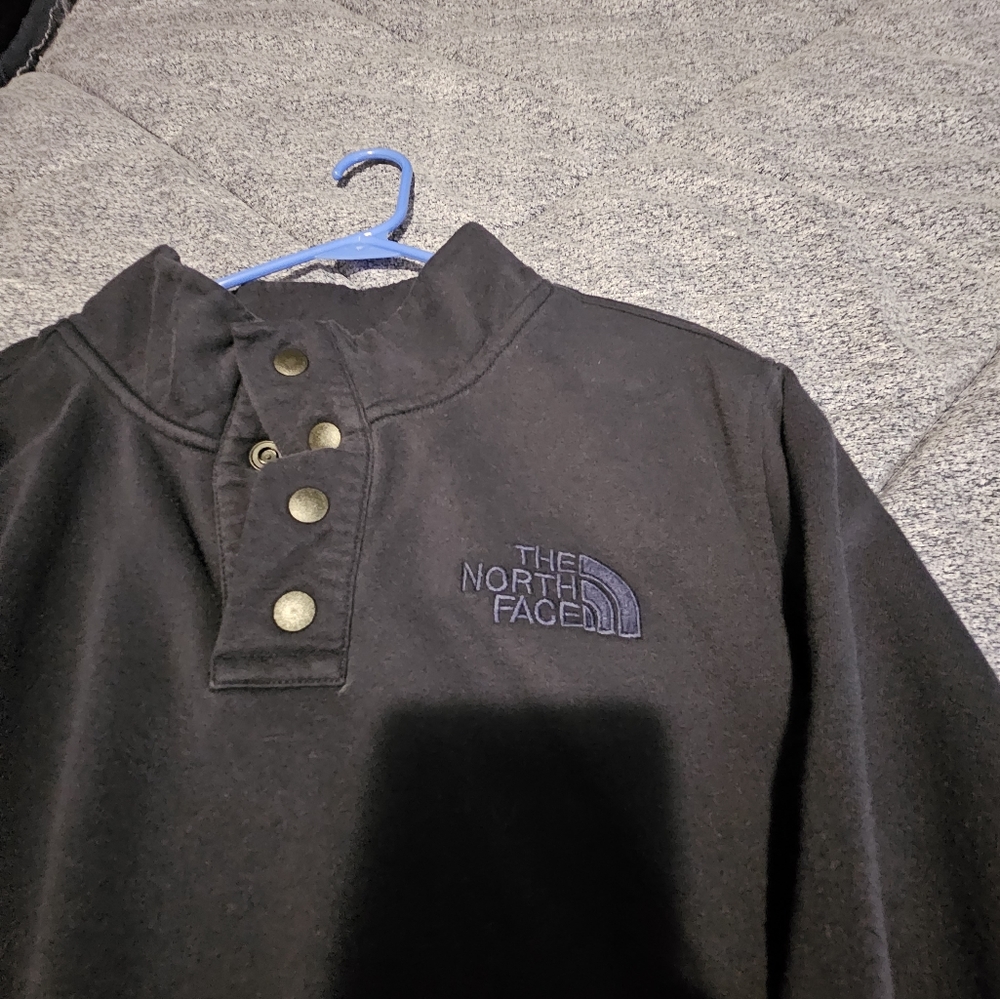 Northface 3 button pullover - Picture 2 of 2